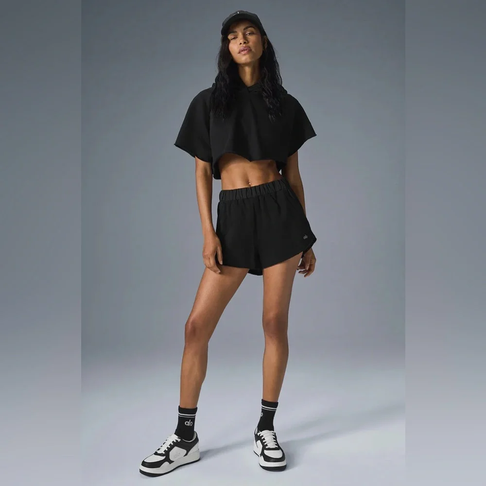 ALO YOGA | ✨NEW✨ In The Air Dolphin Short in Black